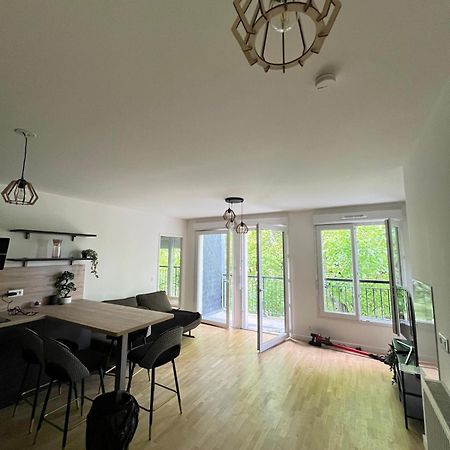 2 Pieces Standing Entre Disneyland Et Paris Neuilly-Plaisance Buitenkant foto