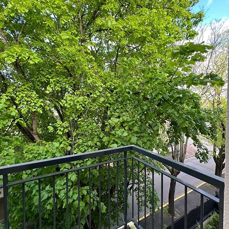 2 Pieces Standing Entre Disneyland Et Paris Neuilly-Plaisance Buitenkant foto