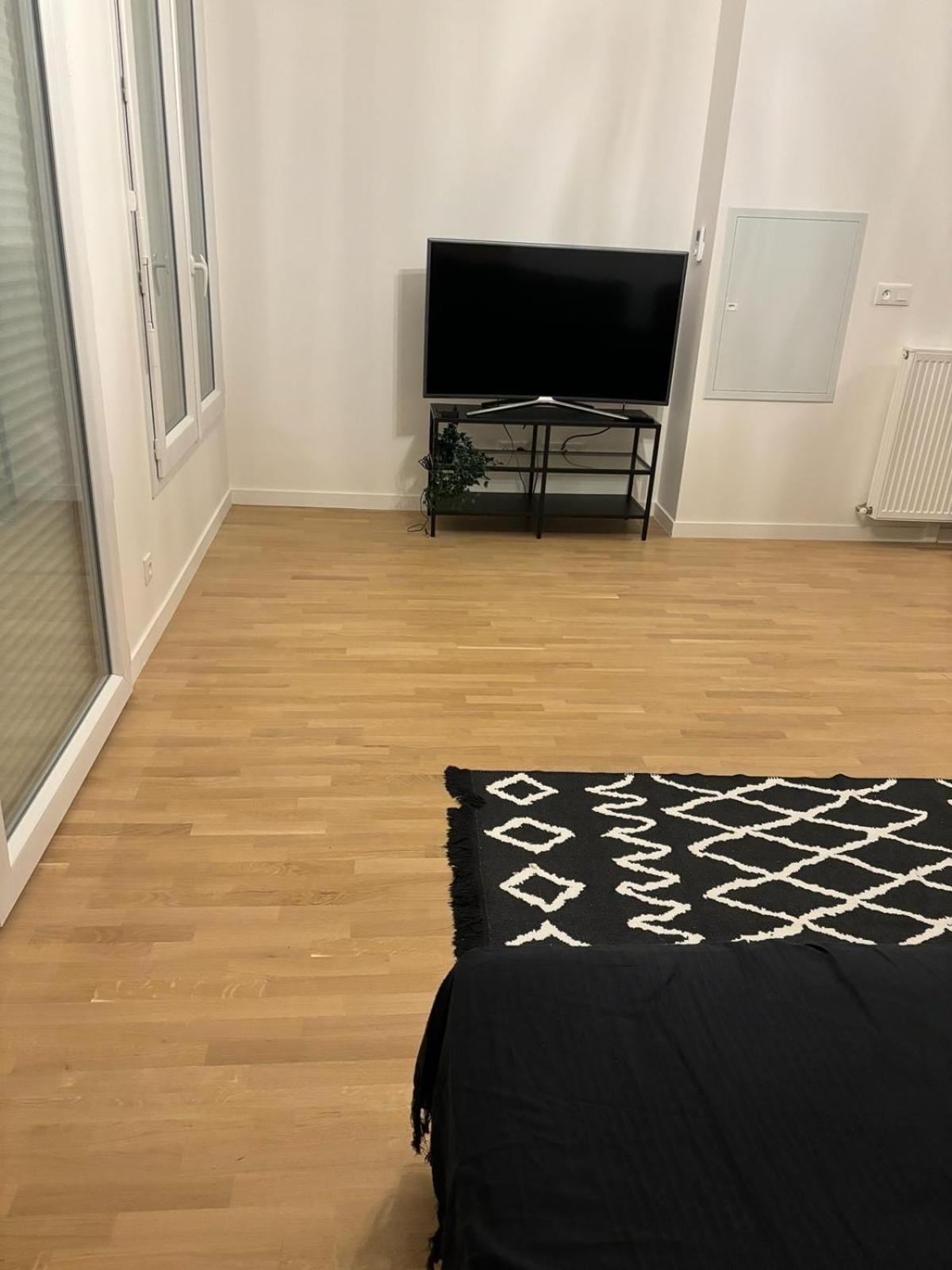 2 Pieces Standing Entre Disneyland Et Paris Neuilly-Plaisance Buitenkant foto