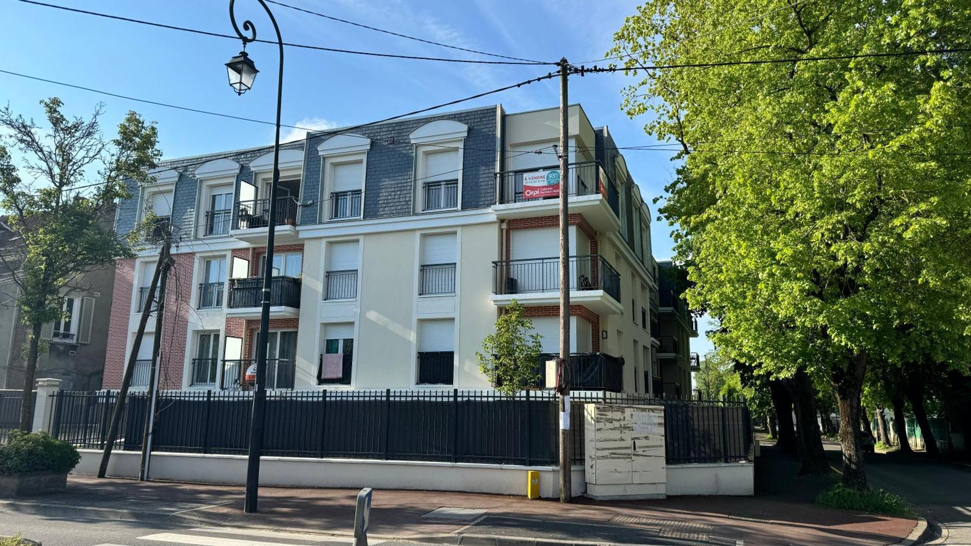 2 Pieces Standing Entre Disneyland Et Paris Neuilly-Plaisance Buitenkant foto